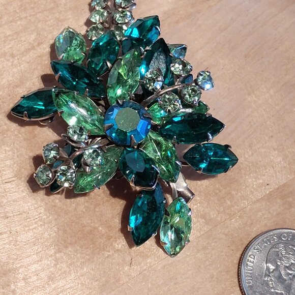 Vintage rhinestone brooch emerald rhinestone - Picture 3 of 5